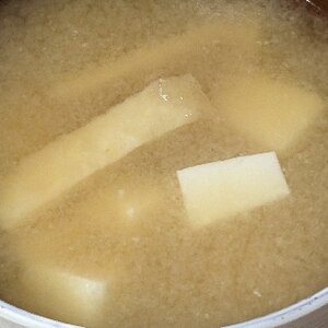 木綿豆腐と油揚げの味噌汁